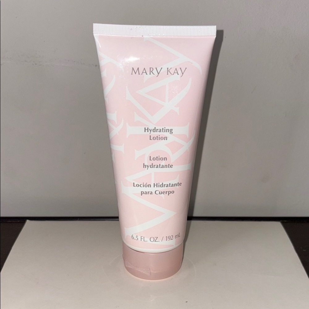 Mary Kay Pink‎ Hydrating Lotion and Body Wash & Shave Set - Picture 2 of 6